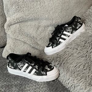 Adidas Unisex-Child Nizza x Disney Sport Goofy Sneaker Size 3.5